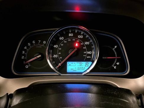 Used 2013 Toyota RAV4 Limited AWD/4WD image 20