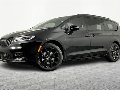 New 2026 Chrysler Pacifica Select w/ S Appearance Package