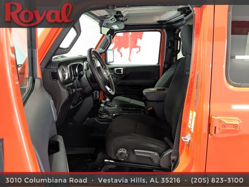 Used 2019 Jeep Wrangler Unlimited Sahara image 18