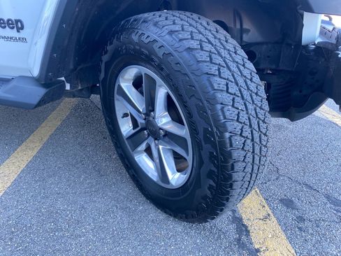 Used 2020 Jeep Wrangler Unlimited Sahara AWD/4WD image 28