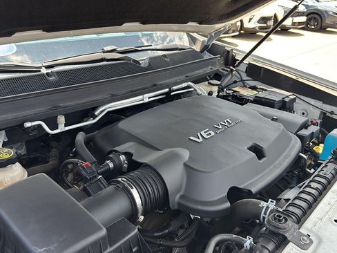 Used 2018 Chevrolet Colorado Z71 AWD/4WD image 30
