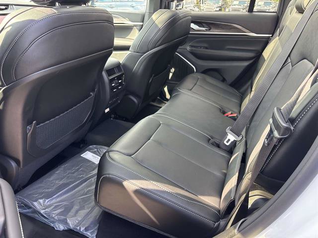 New 2027 Jeep Grand Cherokee Limited AWD/4WD image 6