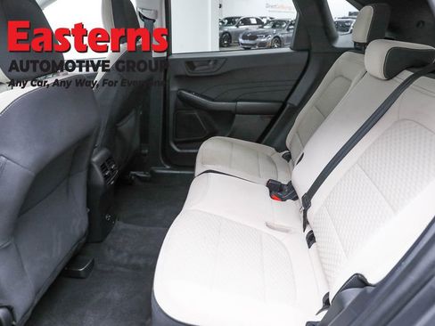Used 2022 Ford Escape SE w/ Cold Weather Package FWD image 23