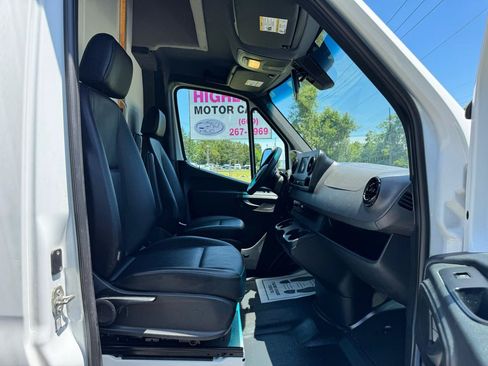 Used 2022 Mercedes-Benz Sprinter 3500 image 17