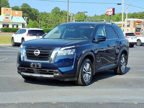Used 2023 Nissan Pathfinder SL AWD/4WD image 1