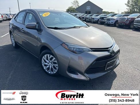 Used 2018 Toyota Corolla LE image 1
