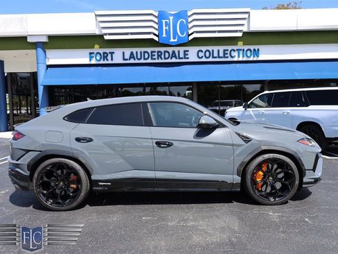 Used 2024 Lamborghini Urus Performante AWD/4WD image 2