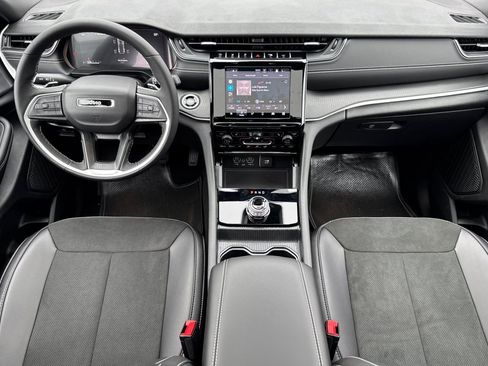 New 2025 Jeep Grand Cherokee Laredo image 15