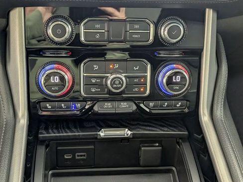 Used 2021 GMC Yukon XL Denali w/ Advanced Technology Package image 24