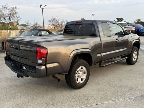 Used 2023 Toyota Tacoma SR w/ SR Convenience Package image 3