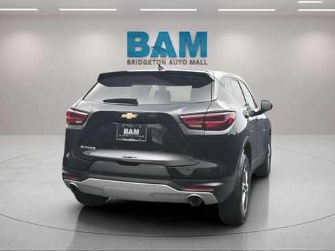 Used 2025 Chevrolet Blazer LT FWD image 5