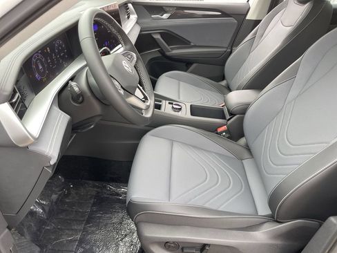 New 2026 Volkswagen Tiguan SE FWD image 15