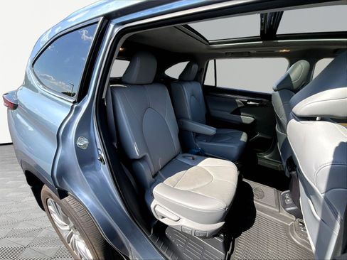 Used 2023 Toyota Highlander Platinum AWD/4WD image 25