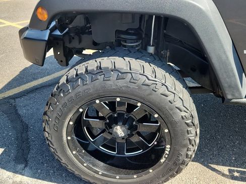 Used 2017 Jeep Wrangler Unlimited Sport w/ Quick Order Package 24S AWD/4WD image 16