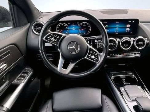 Used 2023 Mercedes-Benz GLA 250 4MATIC image 8