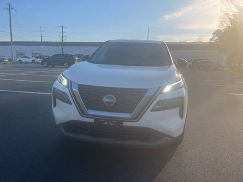 Used 2023 Nissan Rogue S image 2