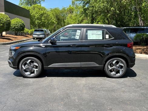 New 2026 Hyundai Venue SEL FWD image 2