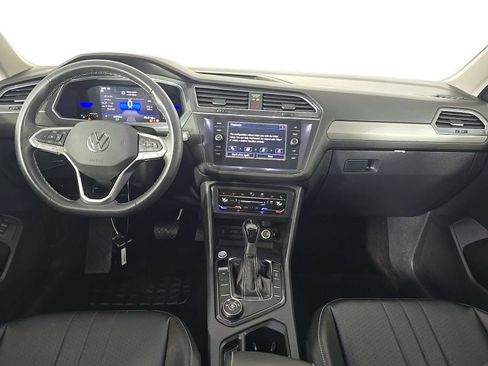 Used 2022 Volkswagen Tiguan SE w/ Panoramic Sunroof Package AWD/4WD image 15