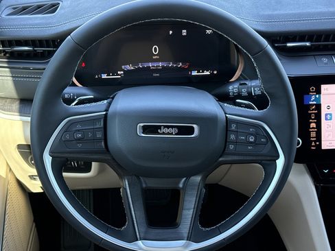 New 2026 Jeep Grand Cherokee L Limited AWD/4WD image 18