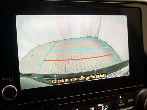 Used 2023 Toyota Highlander L image 14