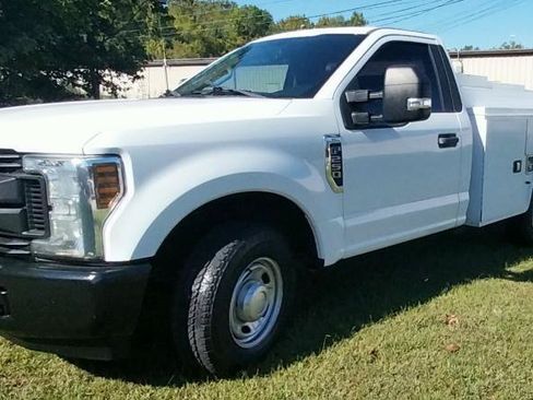 Used 2018 Ford F250 XL w/ Power Equipment Group RWD image 3