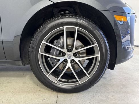 Certified 2025 Porsche Macan AWD/4WD image 15