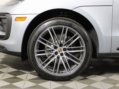 Certified 2026 Porsche Macan image 38