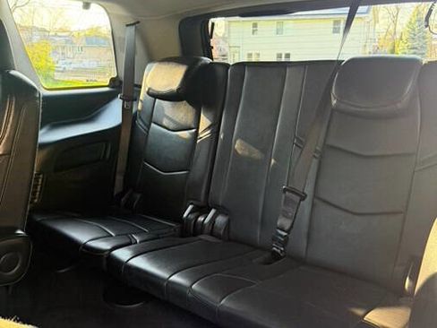 Used 2018 Cadillac Escalade Luxury image 30