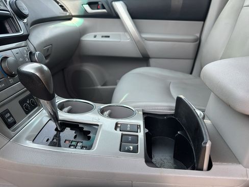 Used 2013 Toyota Highlander SE AWD/4WD image 18