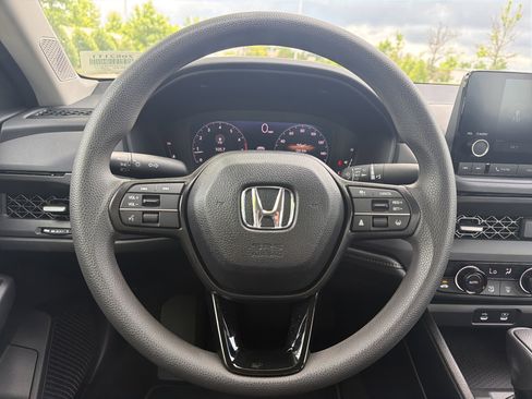 Certified 2025 Honda Accord SE image 17