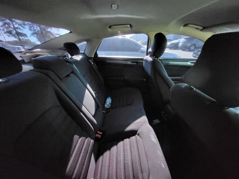 Used 2019 Ford Fusion SE image 9