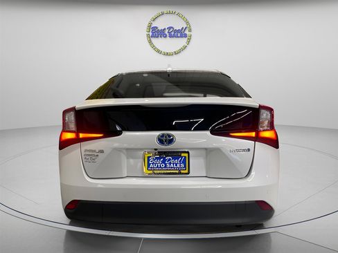 Used 2022 Toyota Prius LE image 4