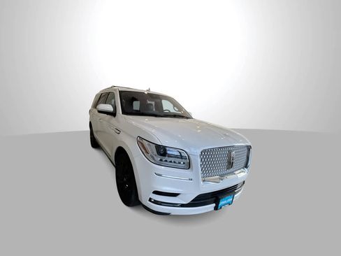Used 2020 Lincoln Navigator Reserve w/ Equipment Group 208A Reserve AWD/4WD image 2