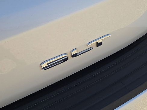 Used 2022 GMC Yukon XL SLT w/ SLT Luxury Package image 14