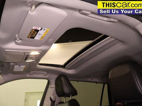 Used 2023 Toyota Highlander XLE FWD image 25