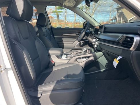 New 2025 Kia Telluride S image 12