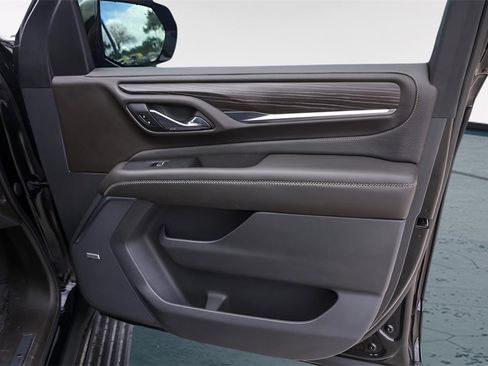 Used 2021 GMC Yukon Denali w/ Denali Premium Package image 32