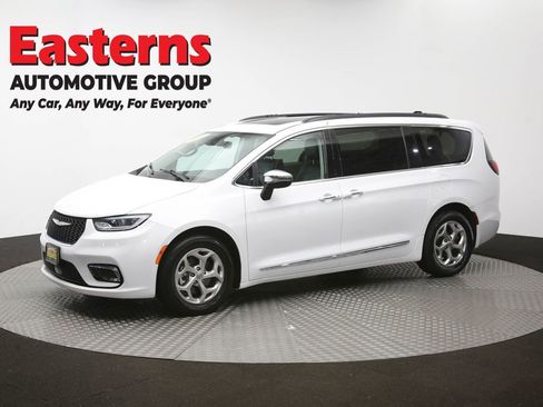 Used 2023 Chrysler Pacifica Limited FWD image 60