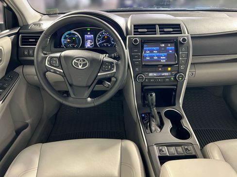 Used 2017 Toyota Camry XLE w/ Moonroof Package FWD image 24