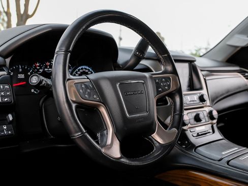 Used 2019 GMC Yukon XL Denali w/ Denali Ultimate Package image 18