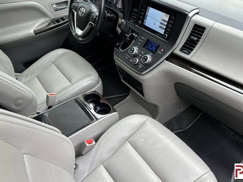 Used 2018 Toyota Sienna XLE Premium image 23
