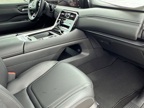 New 2026 Nissan Armada SV image 13