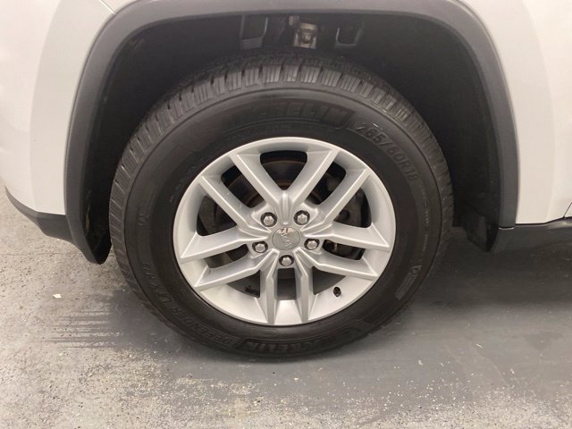 Used 2017 Jeep Grand Cherokee Laredo w/ Quick Order Package 23E AWD/4WD image 30