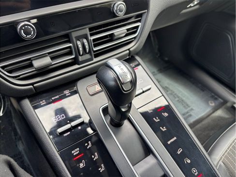 Used 2023 Porsche Macan Turbo AWD/4WD image 37