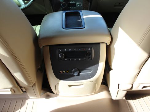 Used 2014 GMC Yukon Denali AWD/4WD image 16