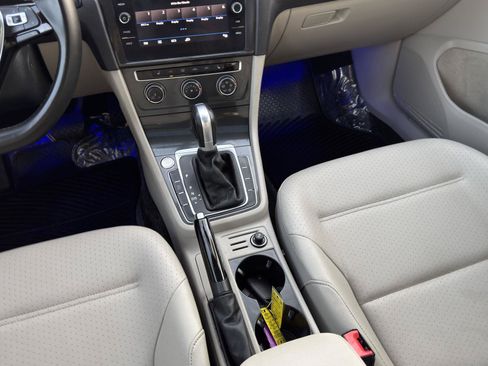 Used 2019 Volkswagen Golf SE FWD image 35