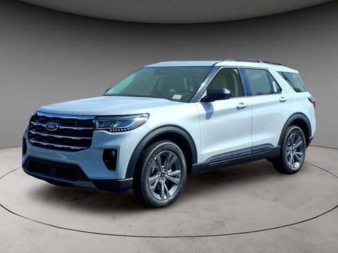 New 2026 Ford Explorer Active w/ Active Comfort Package AWD/4WD image 1