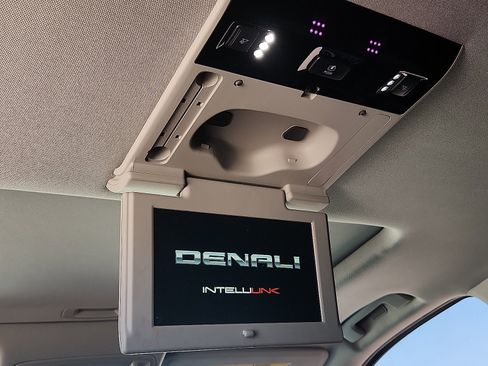 Used 2018 GMC Yukon Denali w/ Denali Ultimate Package AWD/4WD image 10
