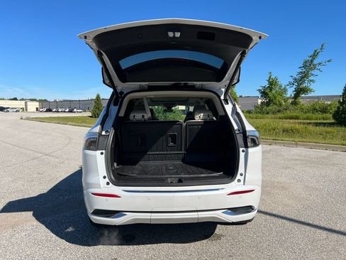Used 2023 Buick Enclave Avenir w/ Trailering Package, 5000 lbs. FWD image 10