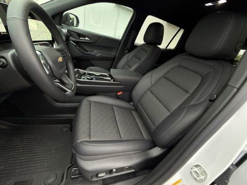 New 2026 Chevrolet Equinox LT w/ Convenience Package II FWD image 17
